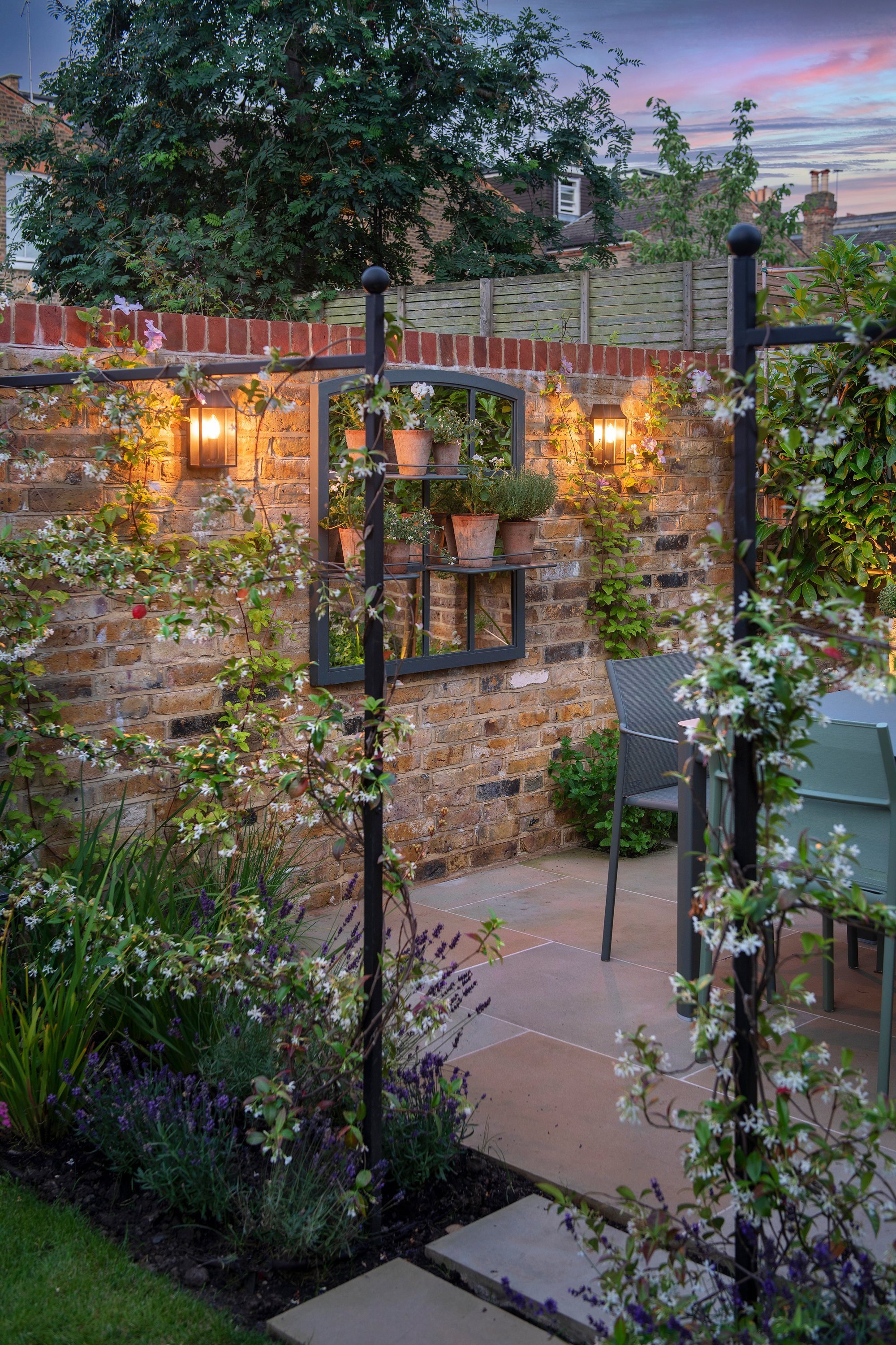 THE CRESCENT JOANNA ARCHER 061